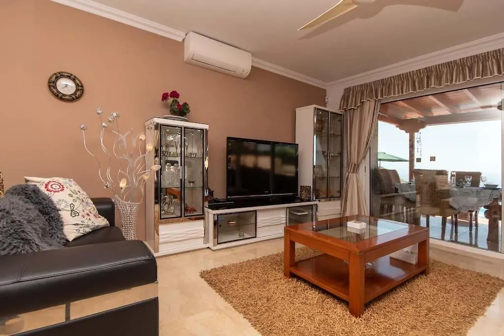 Villa Romantica. Wonderful 4 Bedroom Villa. Costa Adeje  0*, Costa Adeje (Tenerife)